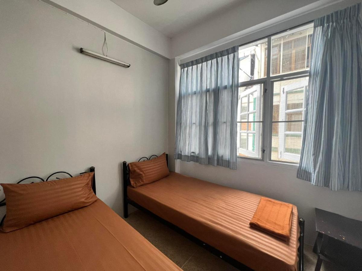 Merry V Guesthouse Bangkok Ngoại thất bức ảnh