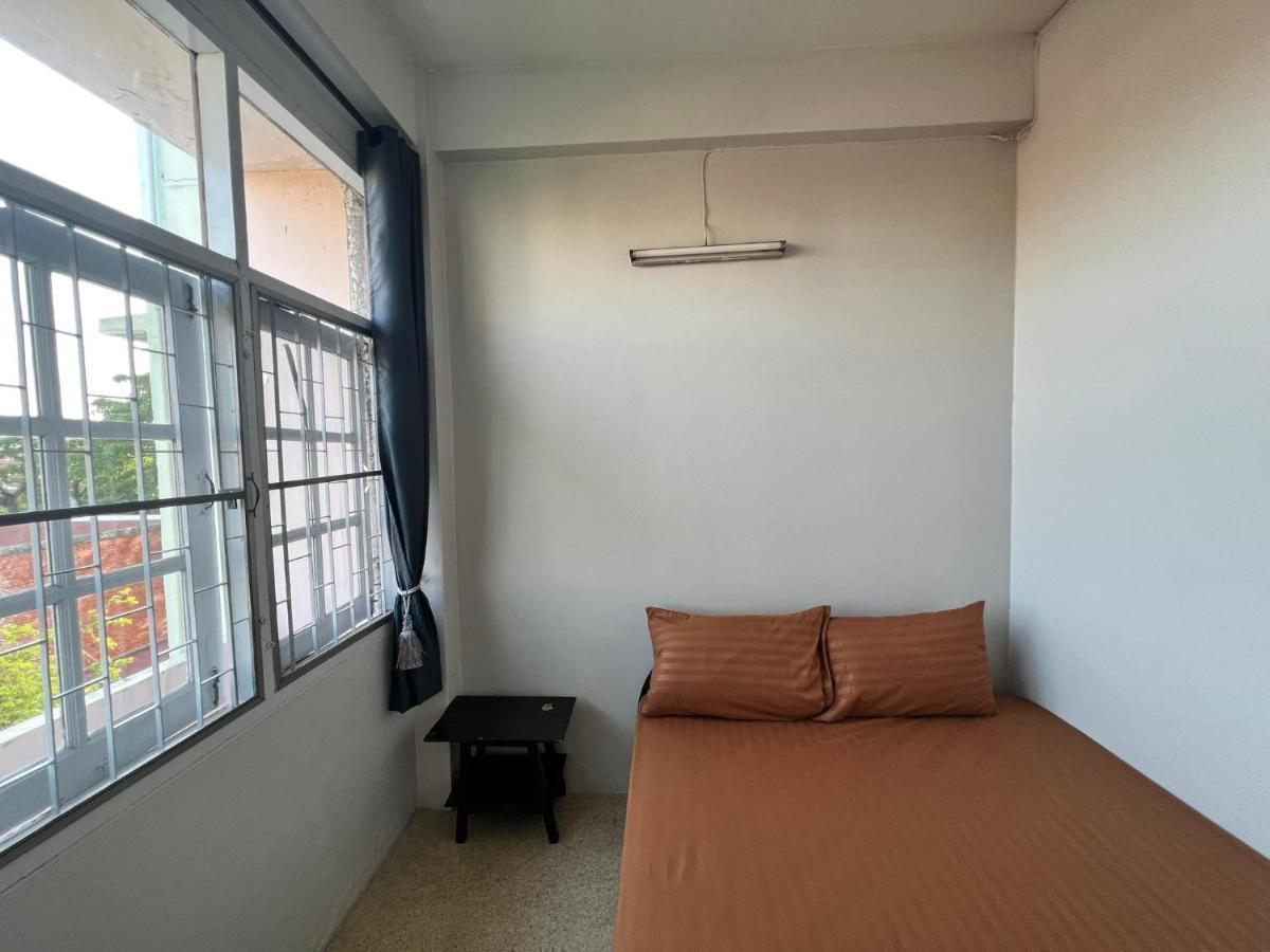 Merry V Guesthouse Bangkok Ngoại thất bức ảnh