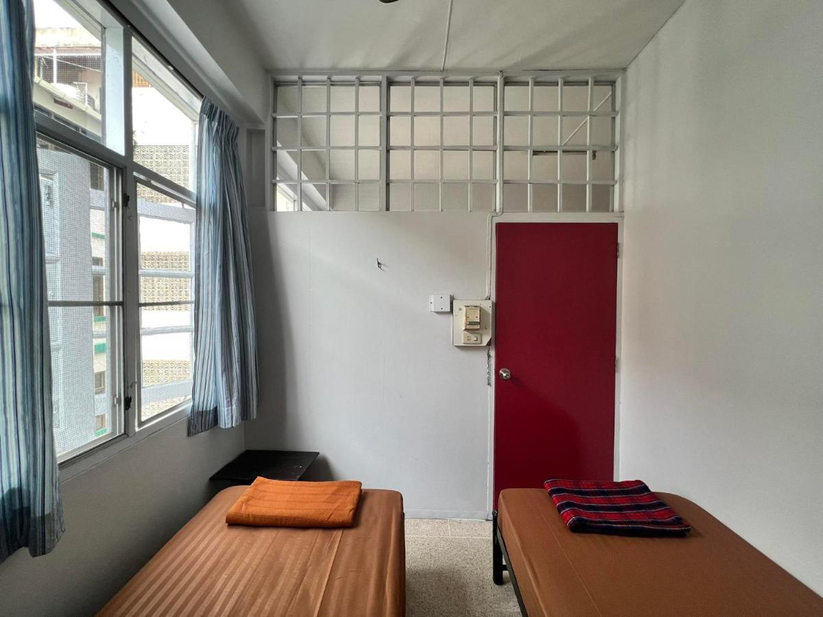 Merry V Guesthouse Bangkok Ngoại thất bức ảnh