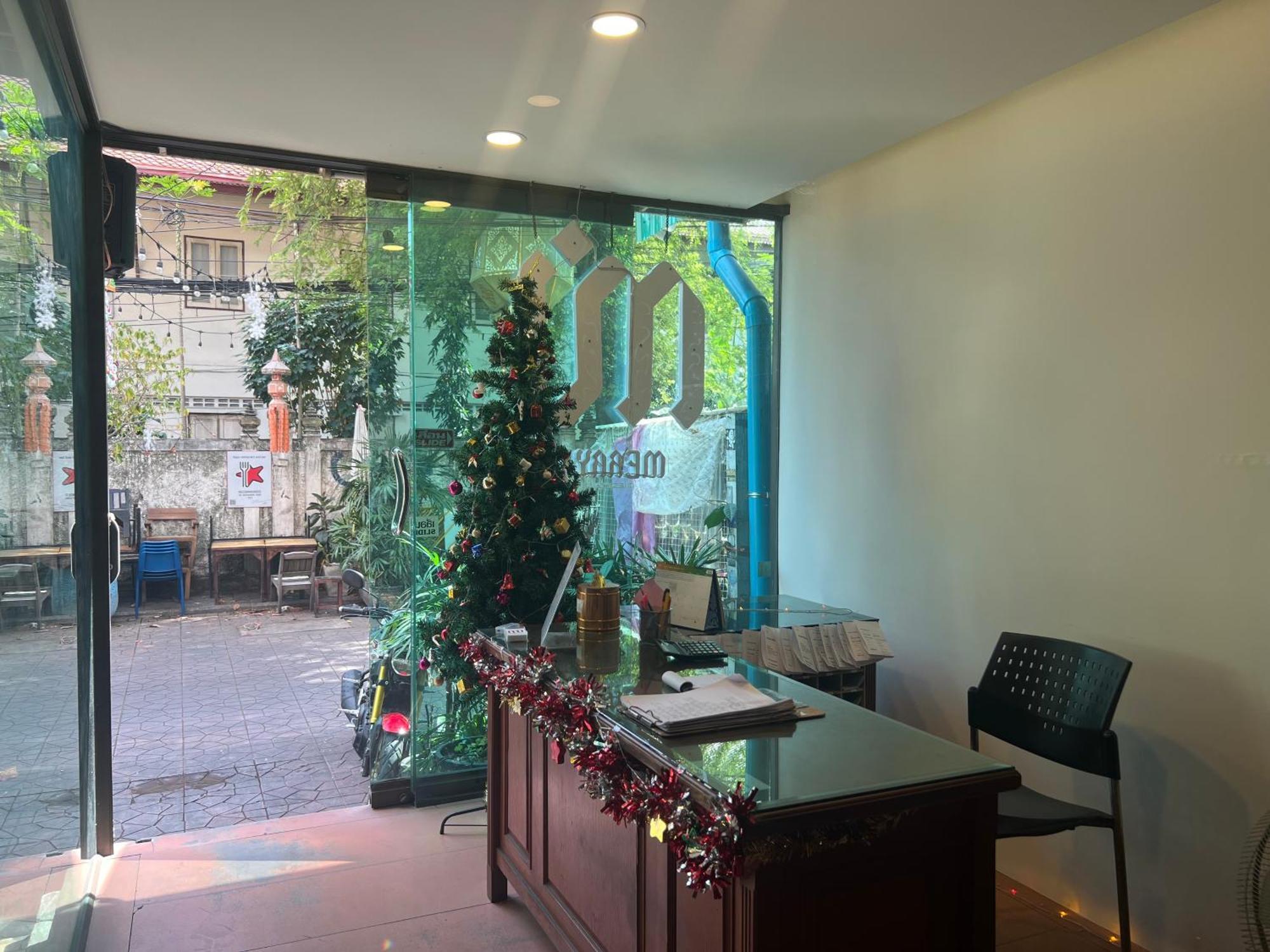Merry V Guesthouse Bangkok Ngoại thất bức ảnh