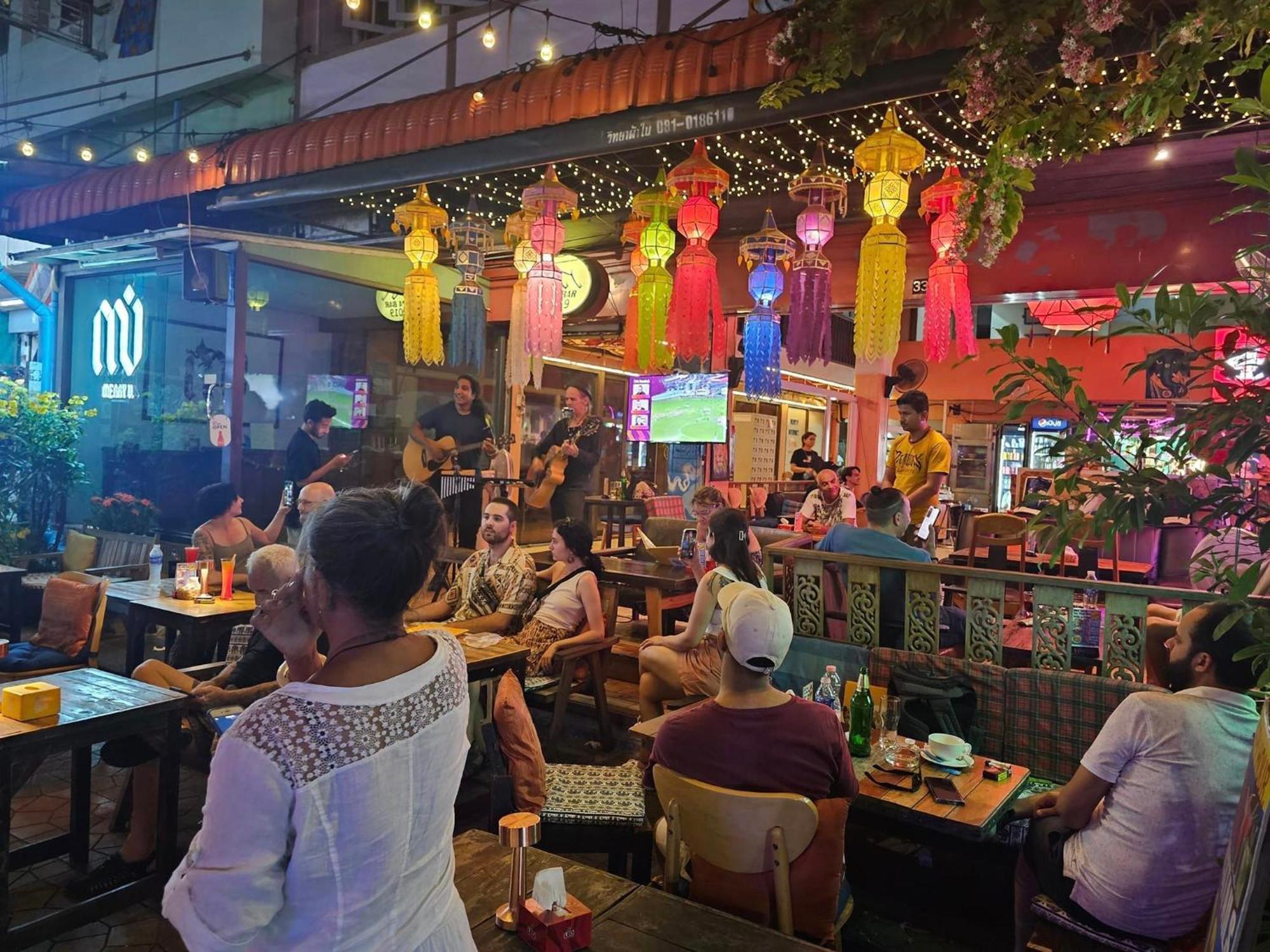 Merry V Guesthouse Bangkok Ngoại thất bức ảnh