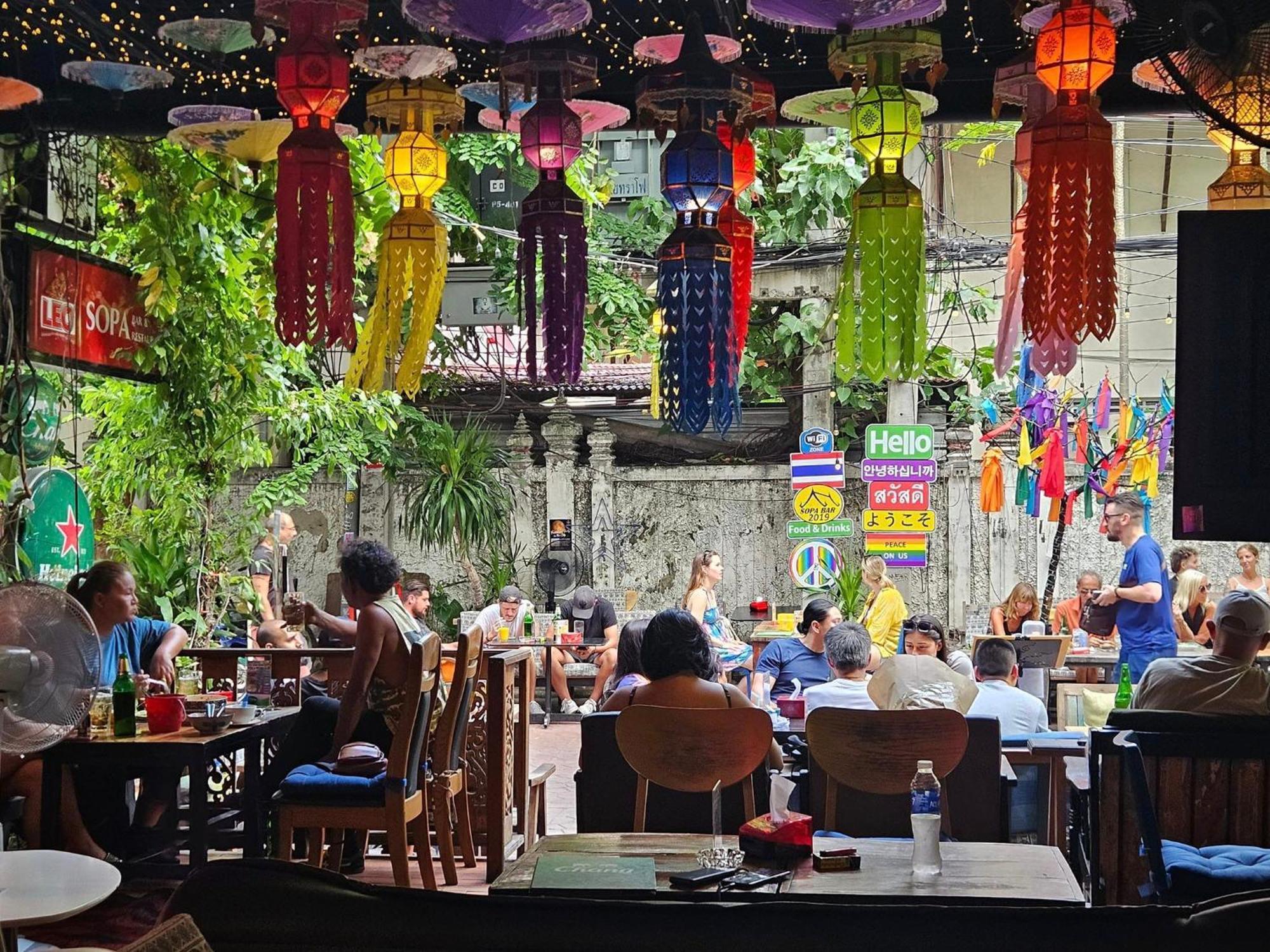 Merry V Guesthouse Bangkok Ngoại thất bức ảnh