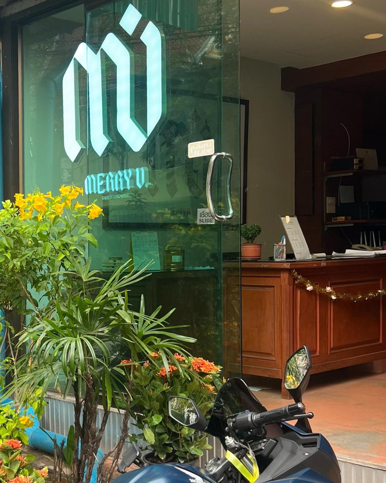 Merry V Guesthouse Bangkok Ngoại thất bức ảnh